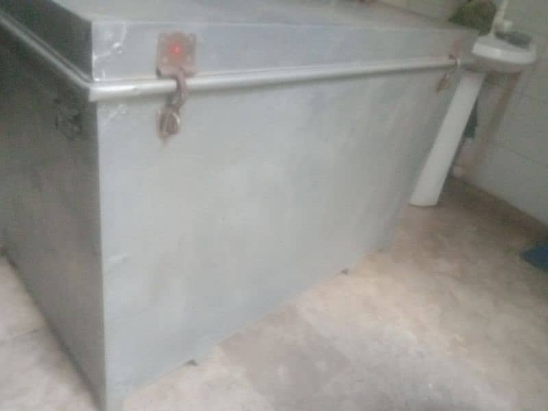 Trunk / storage metal box 3