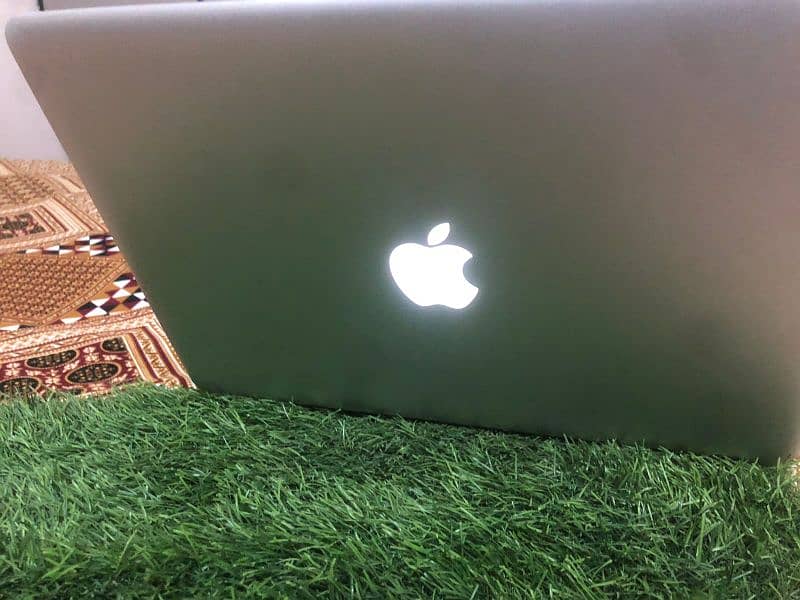 MacBook pro 2012 10/9 condition two week used only 1