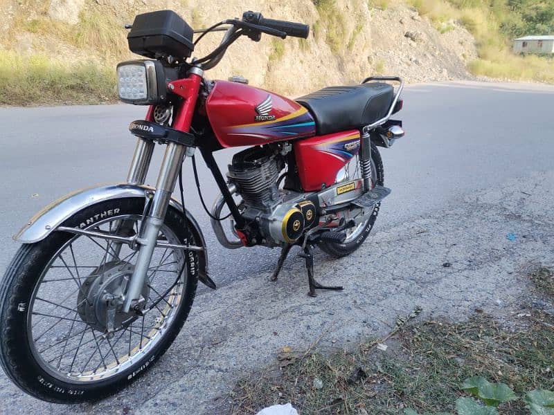 honda 125 red clr gldn nmb location balakot 4