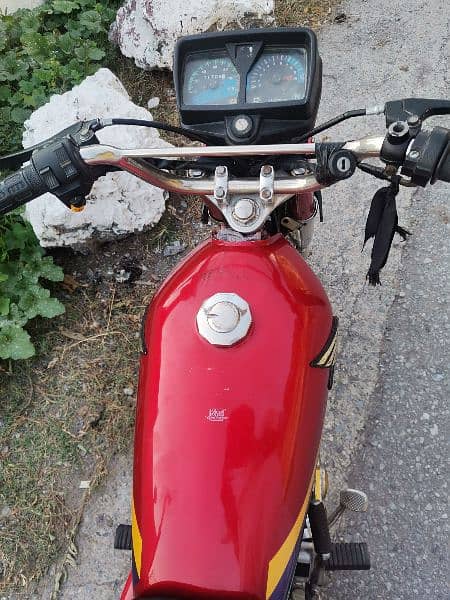 honda 125 red clr gldn nmb location balakot 6