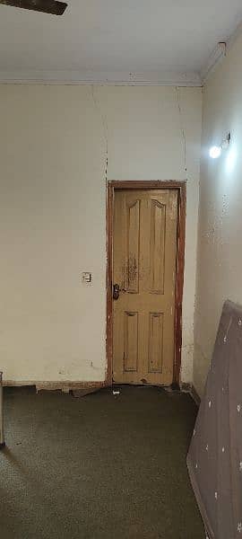 Room and kitchen For Rent in 19000 0