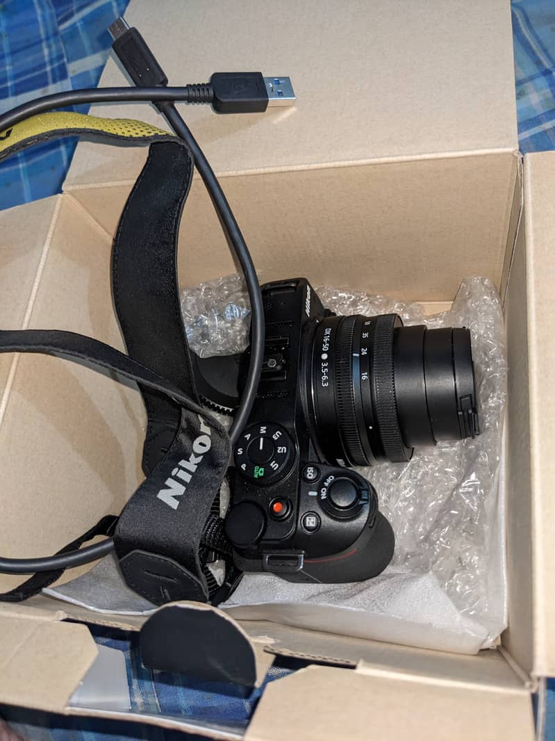 Nikon Z30 with 16-50 kit lense 0