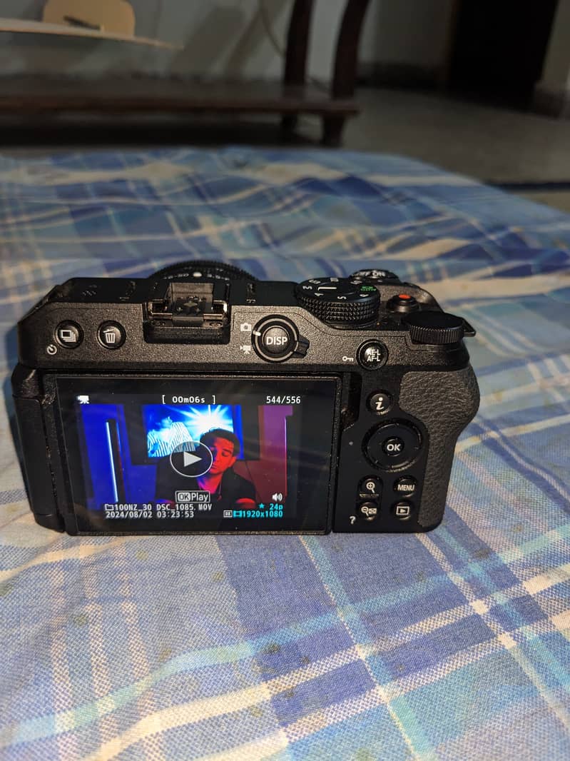 Nikon Z30 with 16-50 kit lense 3