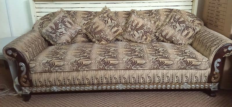 7-Seater Sofa strong Shesham Wood with cousin and One Center Table. 6