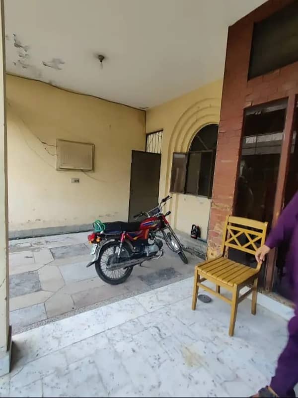 10MARLA NEAT&CLEAN OLD HOUSE FOR SALE IN ALLAMA IQBAL TOWN 4