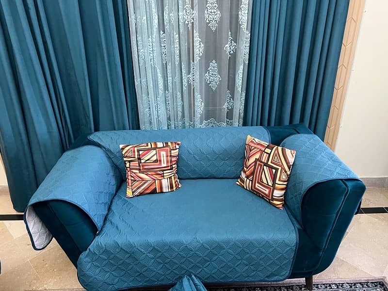 7 seaters Sofa, Table with 8 matching Curtains for Sale 4