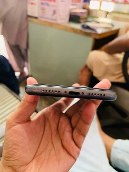 iPHONE 11 non PTA BLACK 8.5/10 1