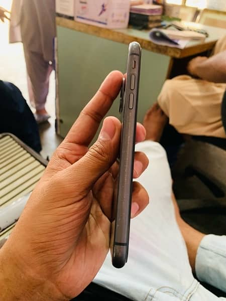 iPHONE 11 non PTA BLACK 8.5/10 5