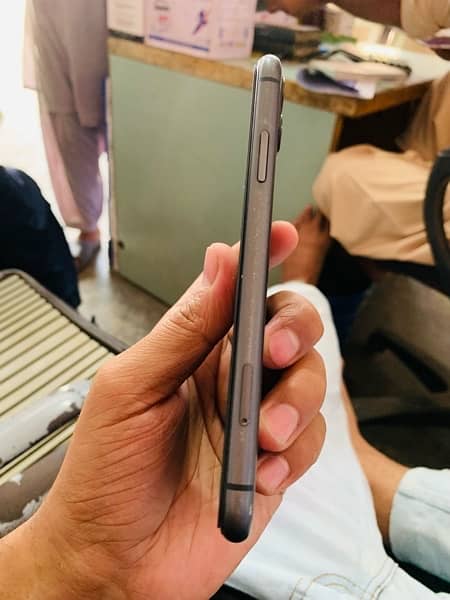 iPHONE 11 non PTA BLACK 8.5/10 7