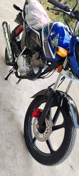 Honda CB 125F 3