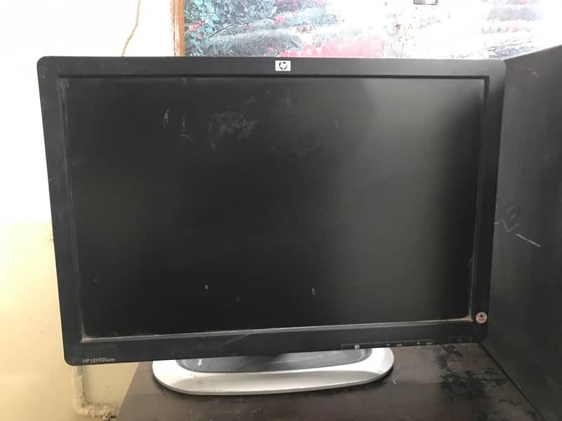 Hp monitor + Dell CPU + Keyboard and mouse with pad 1