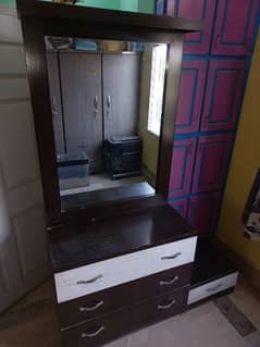 Dressing table for Sale 0