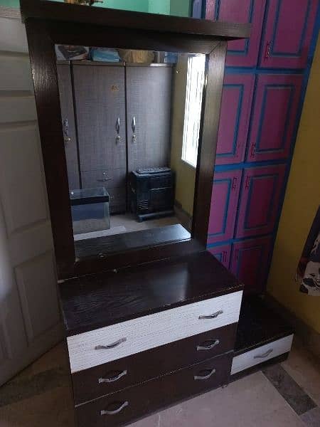 Dressing table for Sale 0