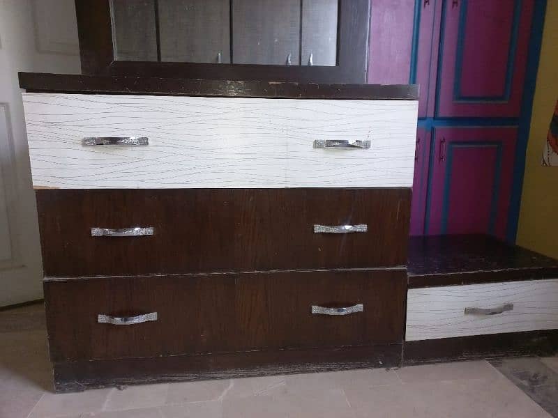 Dressing table for Sale 2