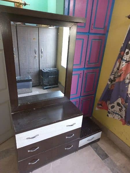 Dressing table for Sale 3