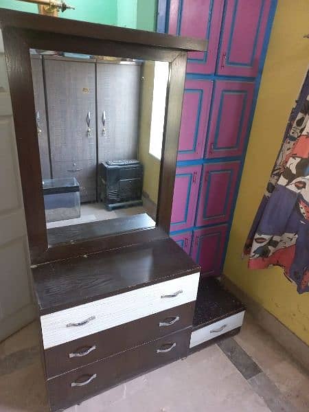 Dressing table for Sale 4