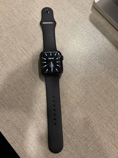 Apple Watch Series 5 44mm 2