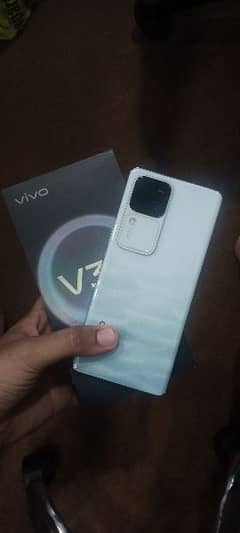 vivo v30 just 4 dayz used