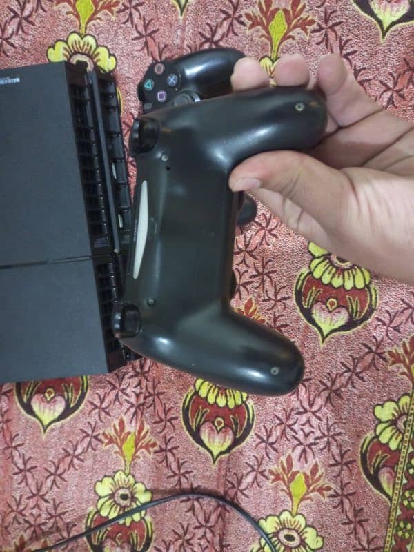 PS4 1tb with 2 controllers 9