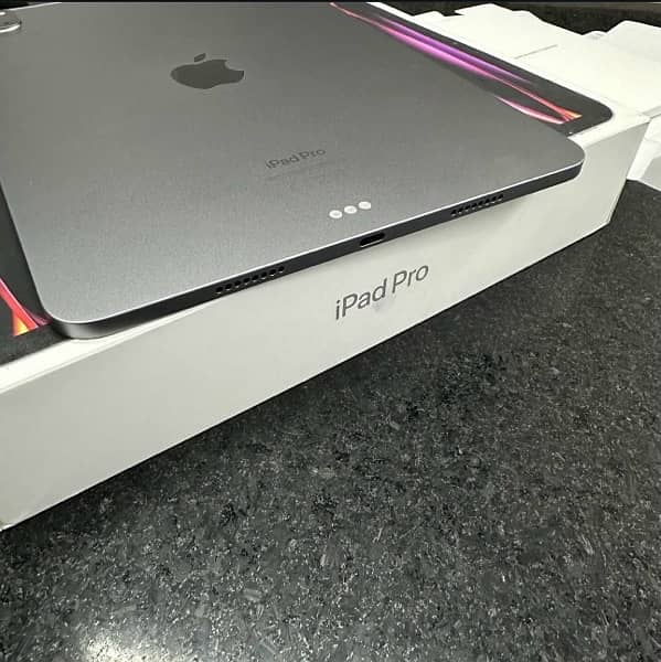 Apple iPad Pro 11 inches M2 (6 Months Warranty) 2