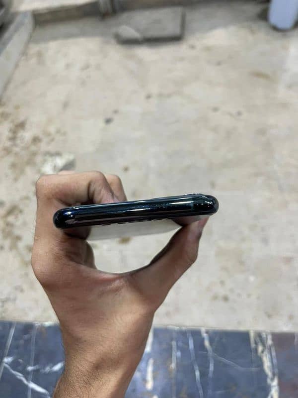 iphone 11 pro midnight green 3