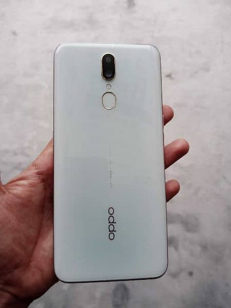 OPPO F11 - 8gb RAM 256gb storage 4