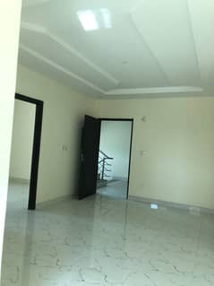 Prime Location Corner Flat 2nd Floor 600 Square Feet Available For Sale In Shera Heights Near Euro Store 24/7 Open