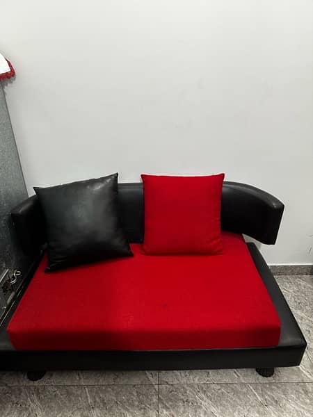 6 Seater Sofa Set | Used | Red design | Cushions included | 2