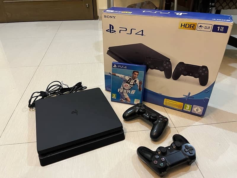 PS4 Slim 1tb two controllers 2