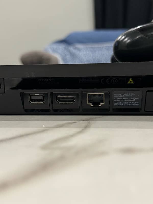 PS4 Slim 500 GB in excellent condition 4