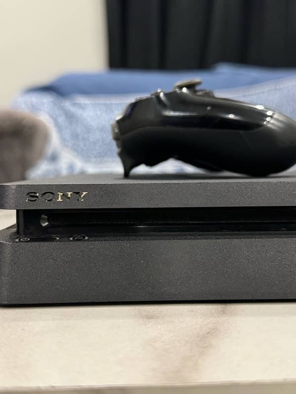 PS4 Slim 500 GB in excellent condition 7