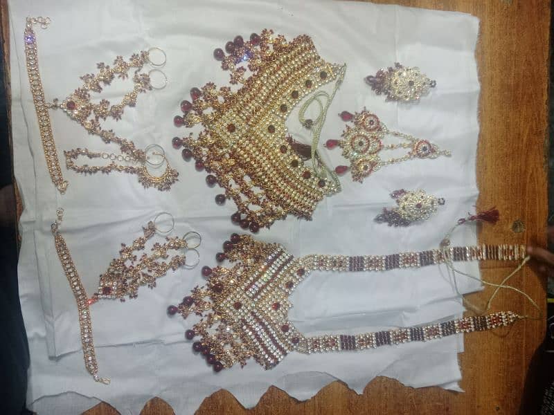 Dulhan jewelry set mukamal bilkul new ha jis na Lana ho rabta kra 1