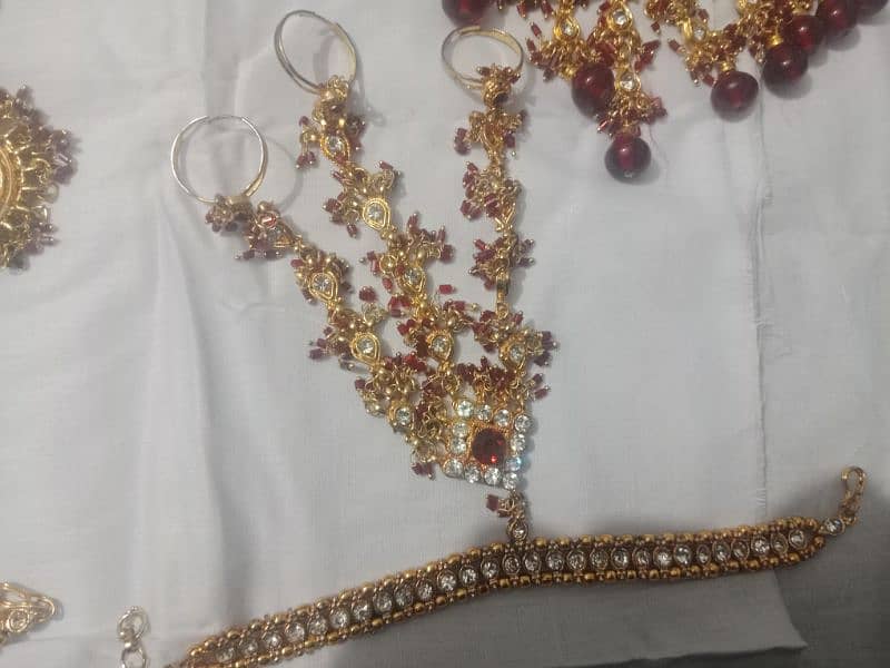 Dulhan jewelry set mukamal bilkul new ha jis na Lana ho rabta kra 3