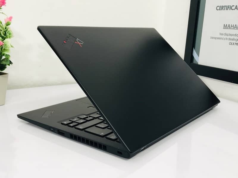 lenovo x1 carbon core i5 10th gen- Quard core- 8 threads -10/10 7