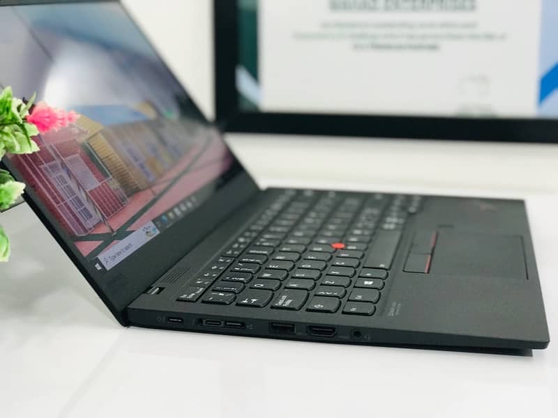 lenovo x1 carbon core i5 10th gen- Quard core- 8 threads -10/10 9