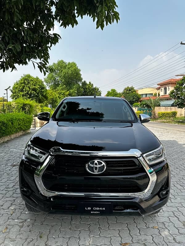 Toyota Hilux Revo V 2