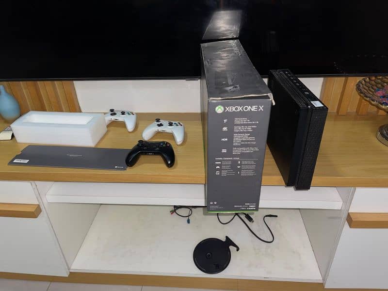 Xbox one x 1tb 2