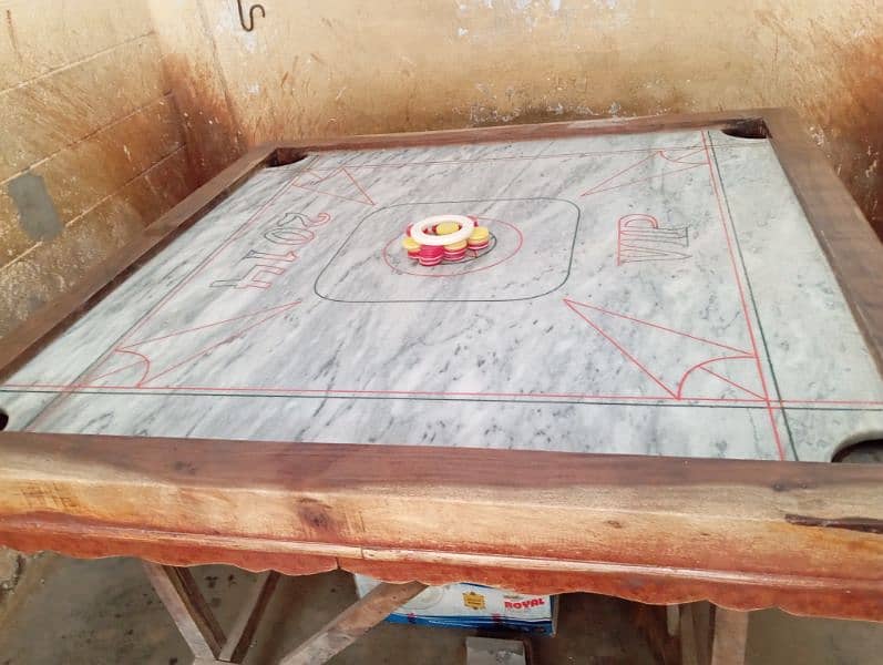 Selling my big carrom board (Dabbo) 3