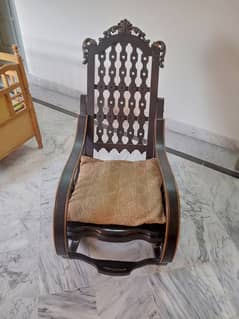 Rocking chair in good condition.