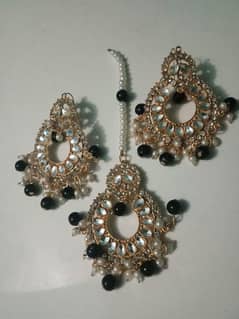 Golden Jewelery Set with Black Pearls