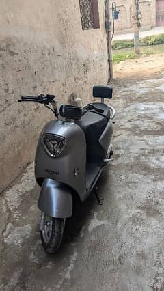 Electric Scooter Hybrid in warinty