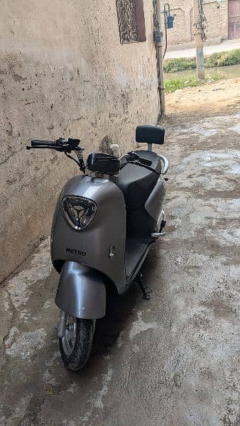 Electric Scooter Hybrid in warinty 0