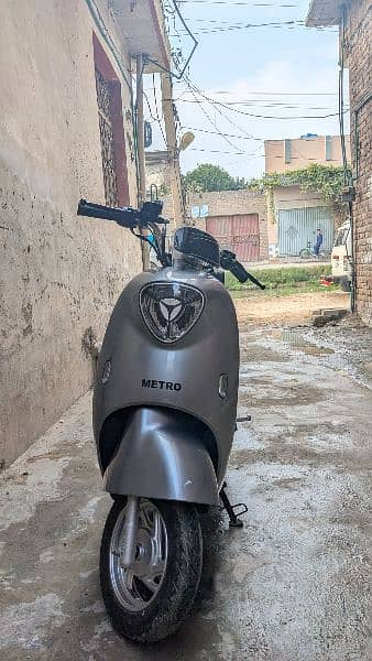 Electric Scooter Hybrid in warinty 1