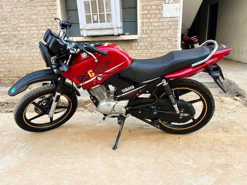 YAMAHA YBR 125G 6