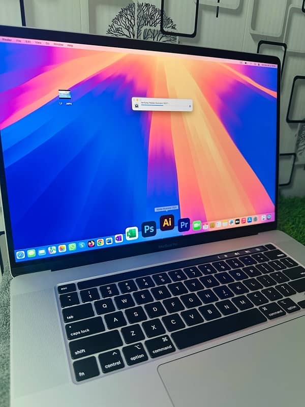 MacBook Pro 2019 Core i7 32/512 16inch display 9