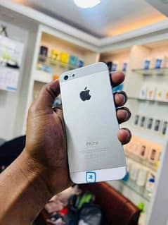 iPhone 5s Stroge/64 03252452771      GB PTA approved for urgent sale