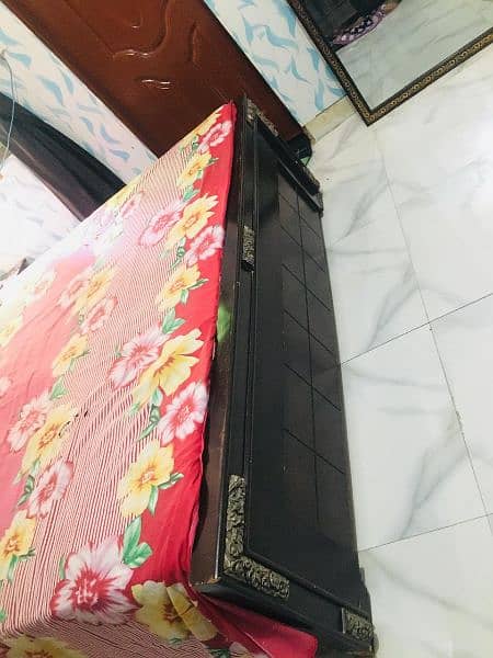 bed ka set h pora Mukammal set ha 3