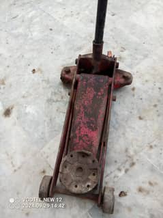 2 Car jacks available for sale