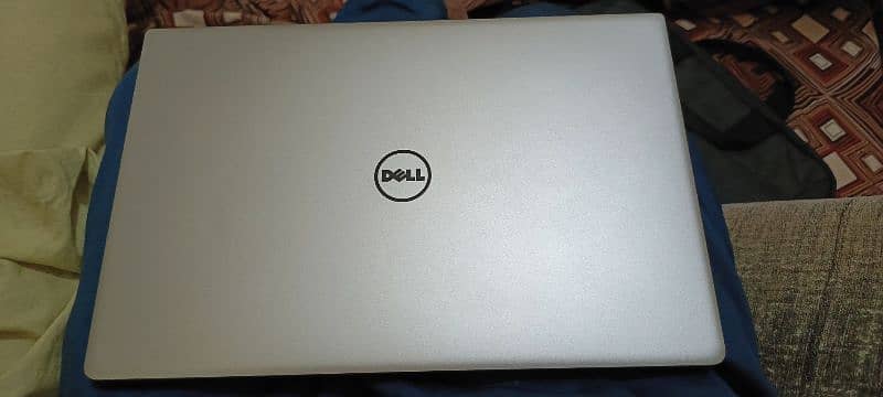 Dell XPS 9350 i7.6th gen 5