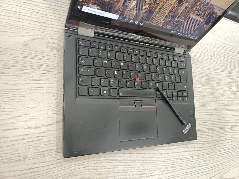 Lenovo Thinkpad X380 yoga core i5 8th gen quadcore 13.3 Fhd touch 360 3